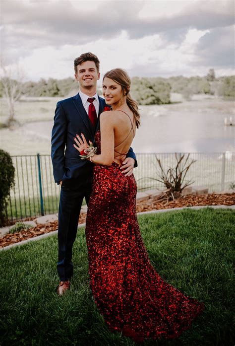 prom dress poses|best poses for prom pictures.